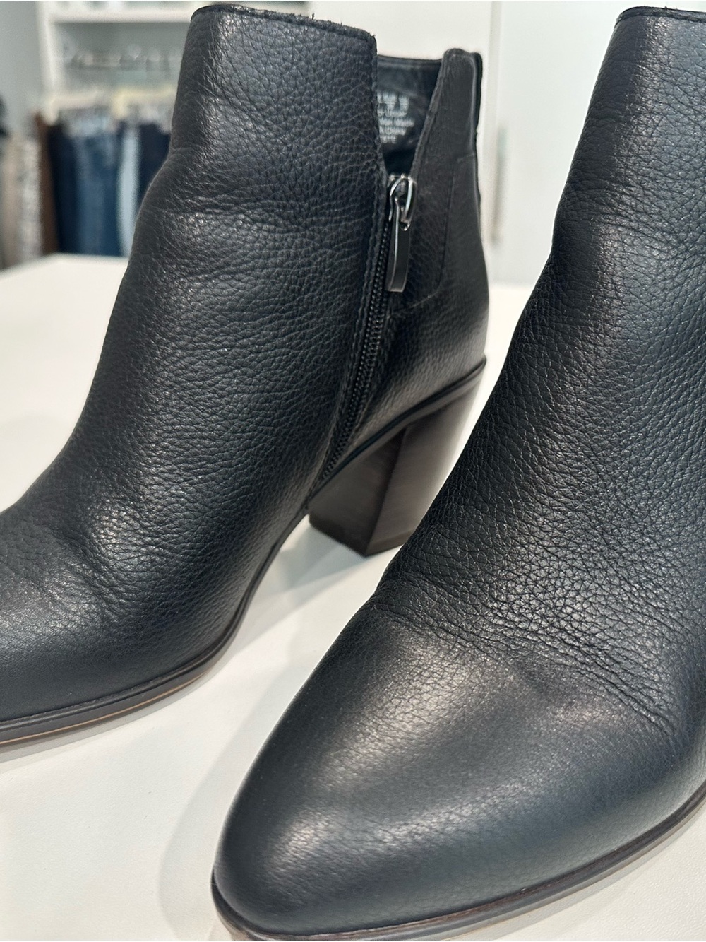 Franco Sarto size 8 Classic Black Leather Women's Ankle Boot with Side Zip